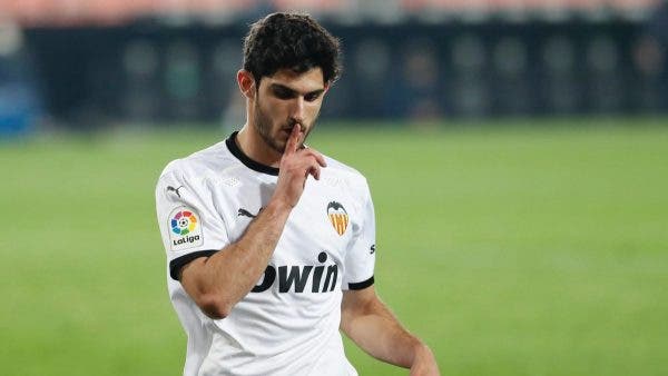 Guedes es uno de los jugadores con los que el el Valencia CF piensa hacer caja