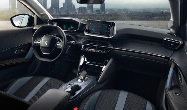 El interior del Peugeot 2008 que supera al SEAT Arona