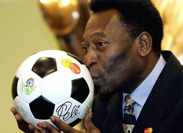 La salud de o Rey Pelé sigue empeorando