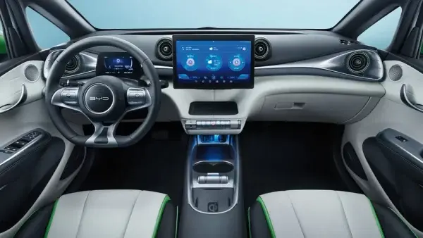 El interior del coche deja en claro que tiene buenas prestaciones en electricidad BYD Dolphin