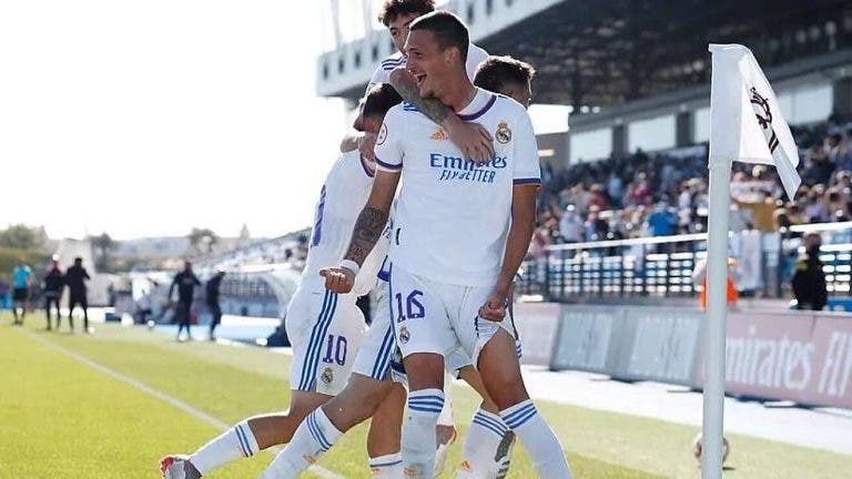 Jugadores del filial del Real Madrid celebran un gol