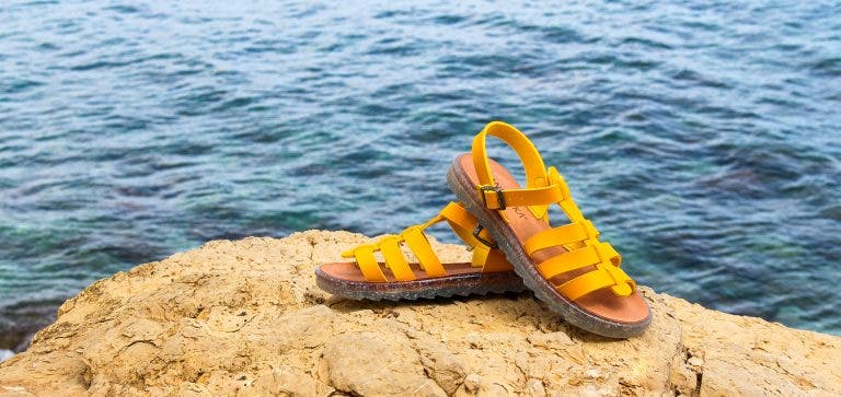 sandalias playa influencer