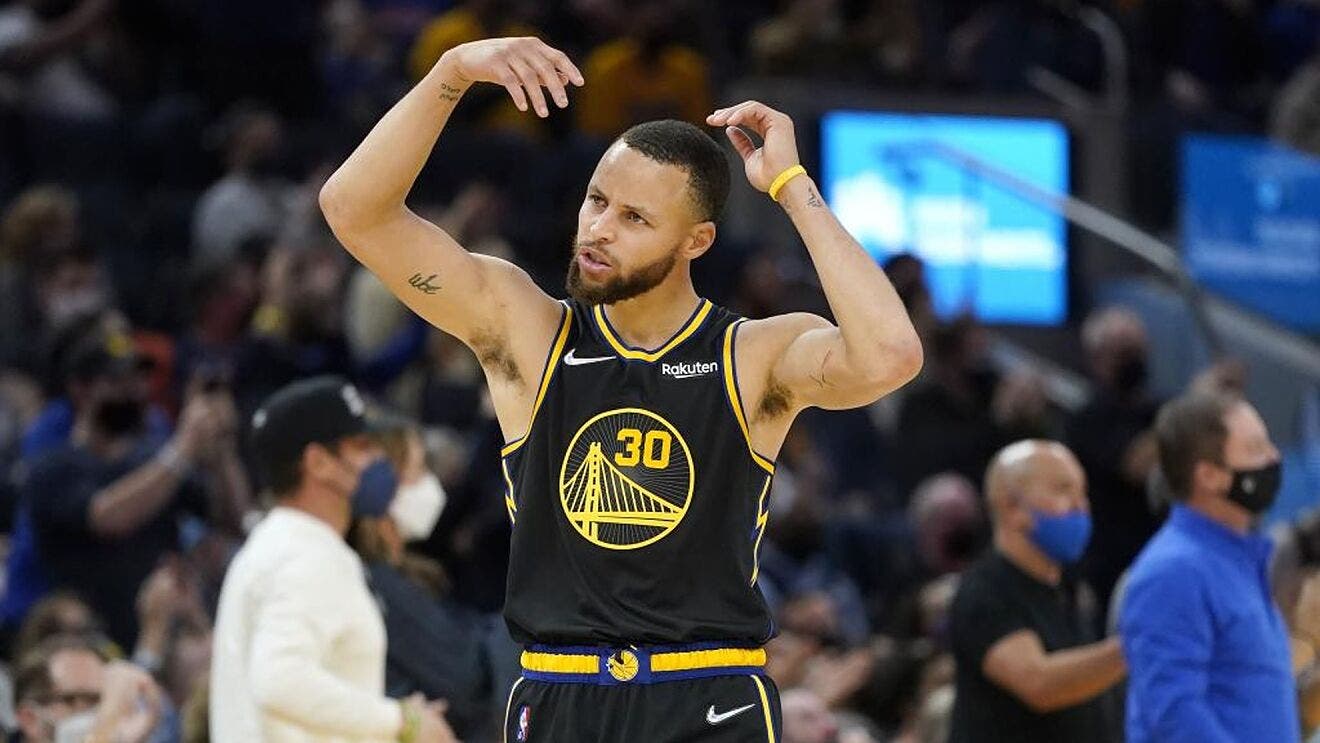 Curry volvió a hacer historia con los Warriors