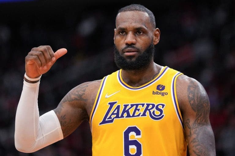 LeBron James ha dejado en el aire su retirada este mismo verano