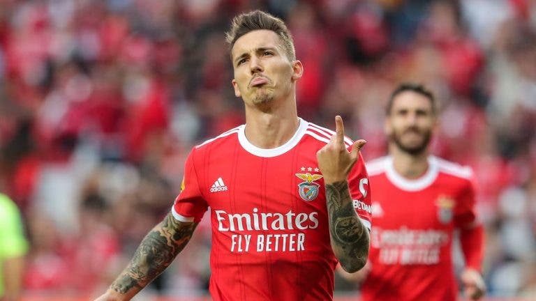 Grimaldo no jugará en la Real Sociedad