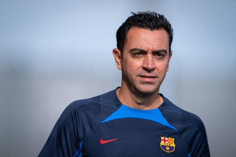 Xavi prueba a un jugador del FC Barcelona para dejarlo en el equipo