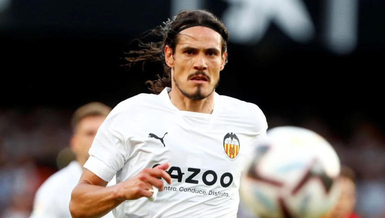 El Valencia CF ya le busca sustituto a Cavani