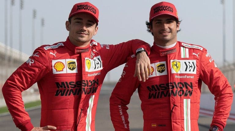 Fotografía de Charles Leclerc y Carlos Sainz en equipo Ferrari