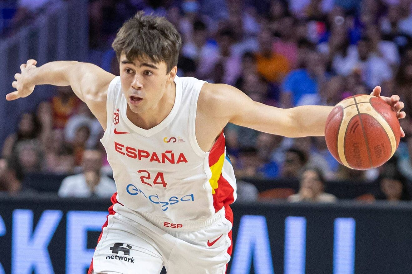 Foto de Juan Núñez en su llegada a la selección de baloncesto.