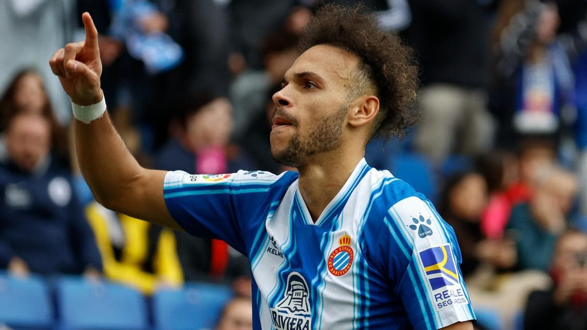 Martin Braithwaite en pose futbolística, en relación con su precio de traspaso.