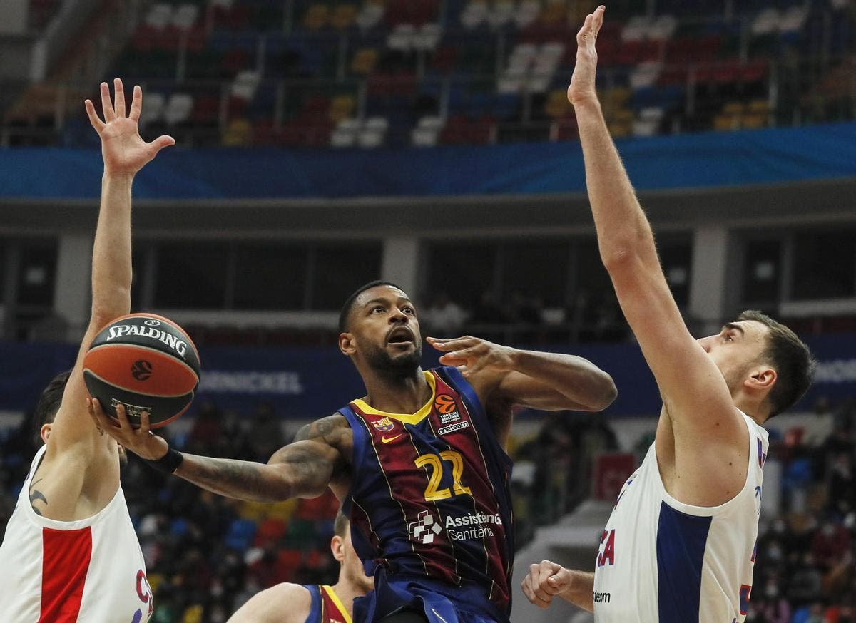 Cory Higgins, exjugador del FC Barcelona, durante un partido de baloncesto.