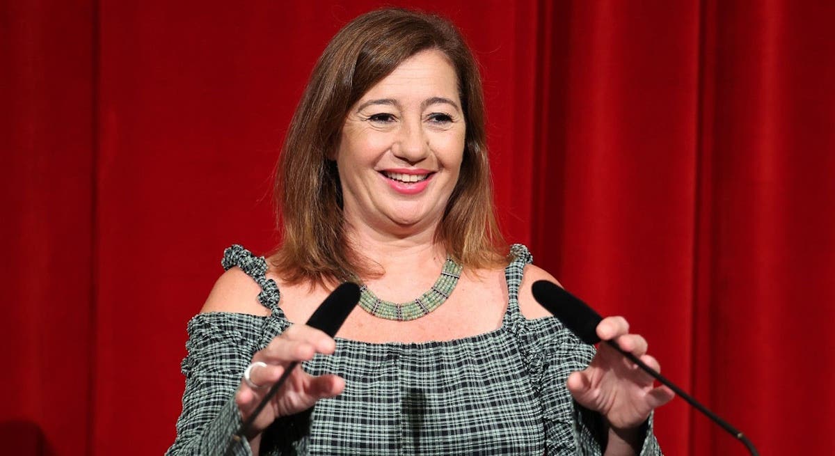 Francina Armengol en un evento reciente, donde se discutieron posibles acercamientos entre PSOE y Junts.