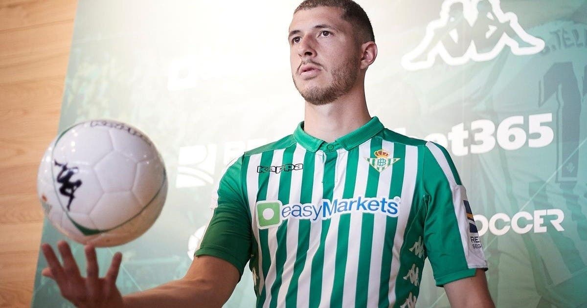 Guido, centrocampista del Real Betis, en acción durante un partido.