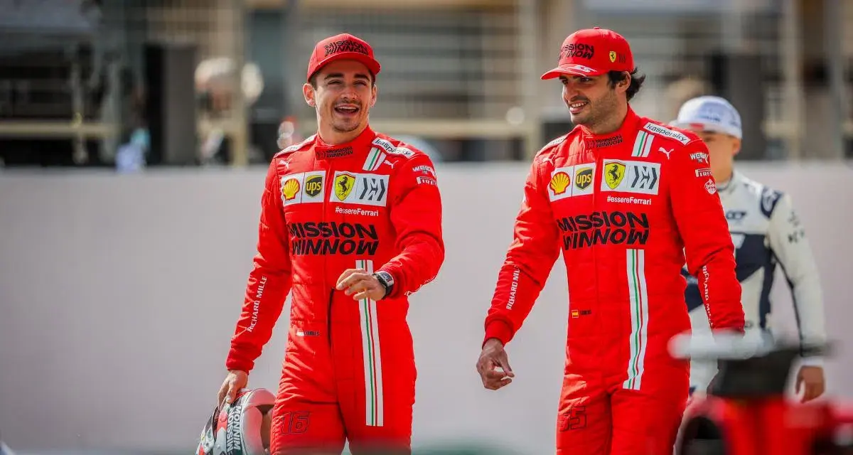 Charles Leclerc y Carlos Sainz juntos en imagen relacionada a Ferrari Leclerc