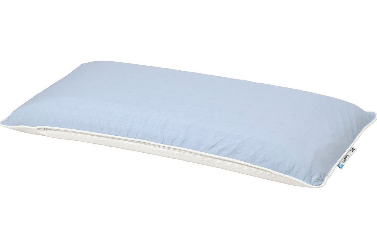 Almohada KVARNVEN de Ikea para un sueño fresco y reparador en verano.