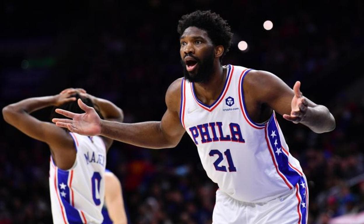 Embiid se plantea salir de los Sixers