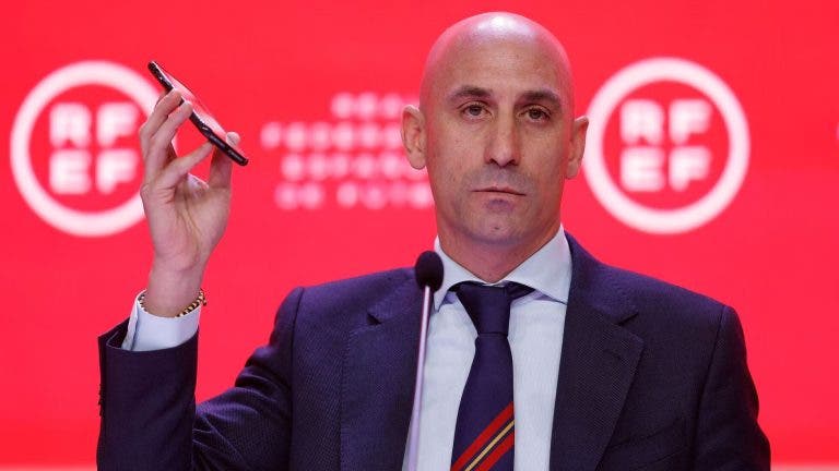 Rubiales hace famoso su "no voy a dimitir"