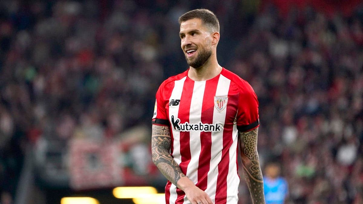 Íñigo Martínez con el uniforme del Athletic Club, momento antes de convertirse en un referente para Barcelona Xavi.