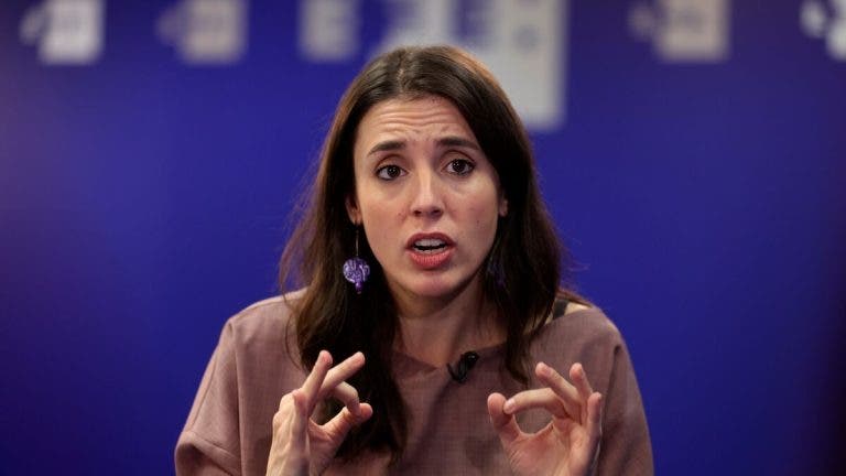 Irene Montero, impulsora detrás de "Me Toca App" para equilibrar tareas domésticas en hogares españoles.