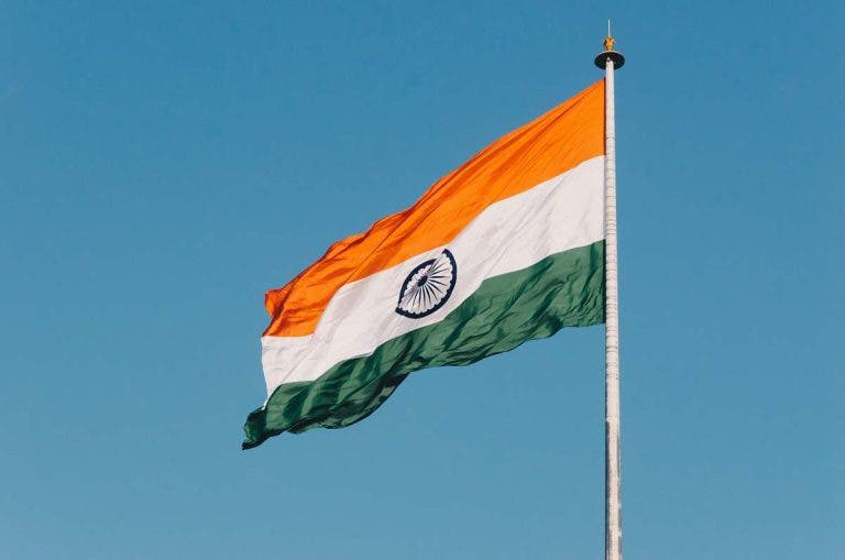 Bandera tricolor de India, relacionado con el cambio de nombre a Bharat."