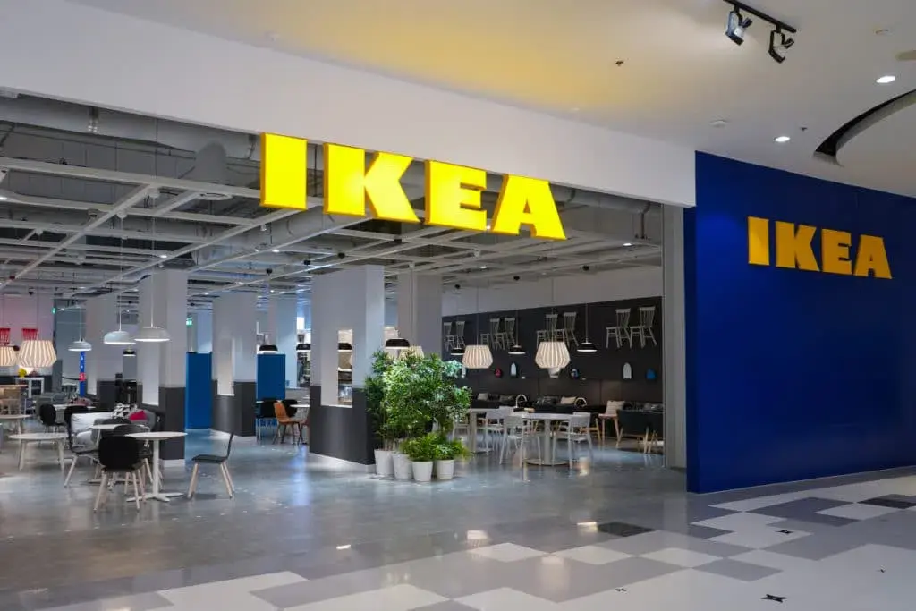 Nueva sucursal de IKEA en Madrid decorada para el festival de otoño.