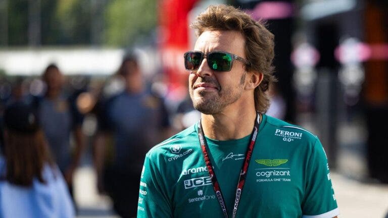 Aston Martin quiere retener a Fernando Alonso a cualquier precio