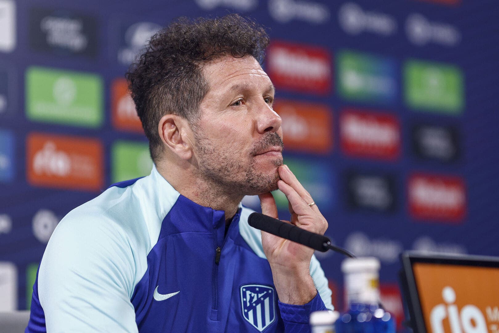 Simeone sigue buscando lateral para el Atlético