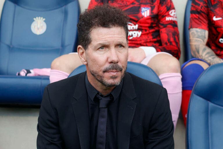 Simeone sigue buscando lateral para el Atlético