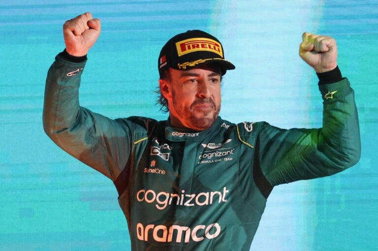 Fernando Alonso, preocupado por la venta de Aston Martin