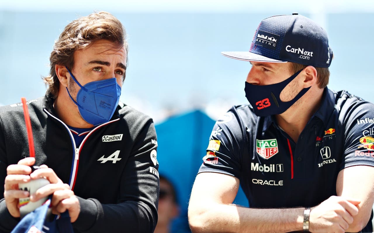 Fernando Alonso podría acabar su carrera en Red Bull