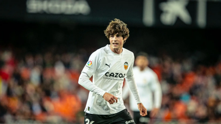 Javi Guerra no para de crecer en el Valencia CF