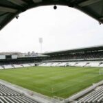 Afición del Real Racing Club en El Sardinero celebrando el crecimiento del club y la estabilidad financiera bajo la gestión de Jose Alberto