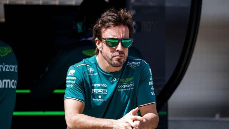 Fernando Alonso puede abandonar Aston Martin para fichar por RedBull