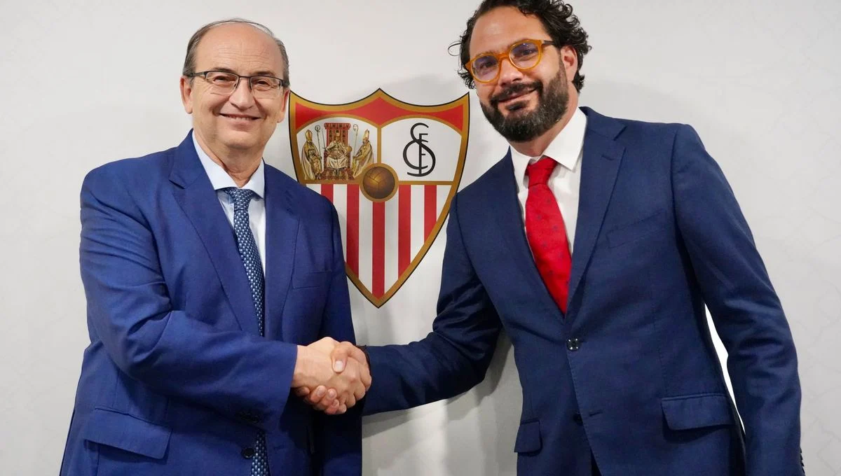 Víctor Orta podría acabar saliendo del Sevilla FC por la crisis institucional del club