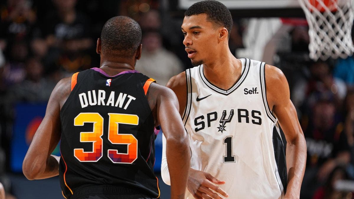 Wembanyama vuelve a brillar con los Spurs