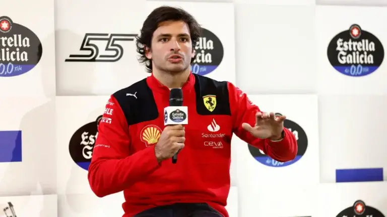 condiciones renovación Carlos Sainz