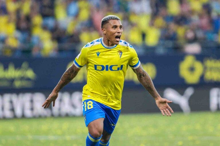 La afición del Cádiz CF se cansa de Darwin Machís