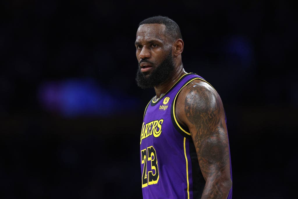  LeBron James renovación