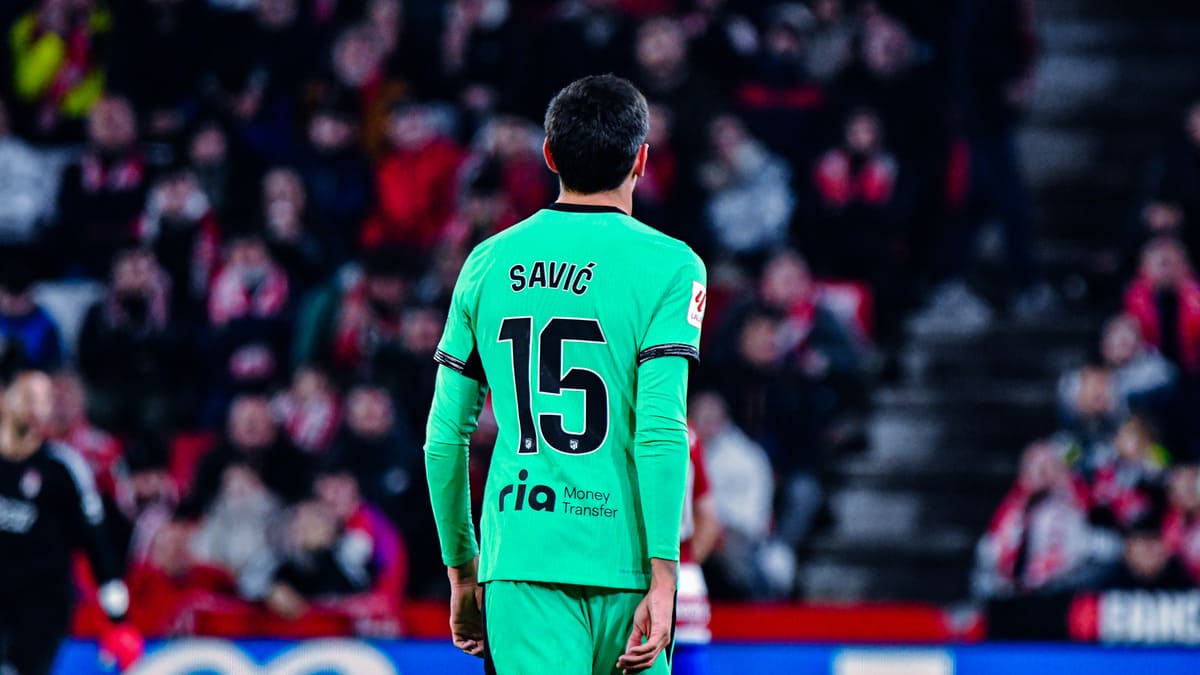 Stefan Savic y su renovación automática inquietan al Atlético
