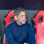 Quique Sánchez Flores en el banquillo durante su etapa como entrenador en LaLiga, antes de su llegada al Deportivo Alavés como sustituto de Coudet