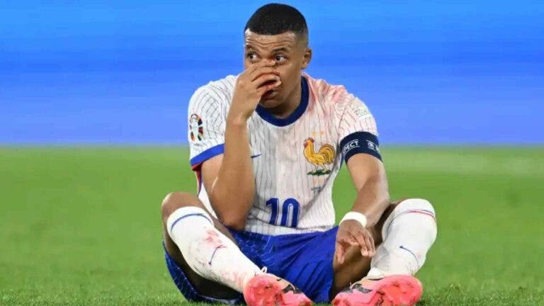 Mbappé máscara