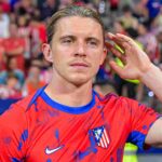 Conor Gallagher con la camiseta del Atlético de Madrid; interés de Aston Villa y Manchester United en su fichaje.