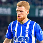 Carlos Vicente celebrando un gol con el Deportivo Alavés en Mendizorroza.