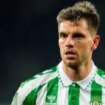 Giovani Lo Celso y Leo Messi celebrando un gol con la selección de Argentina.