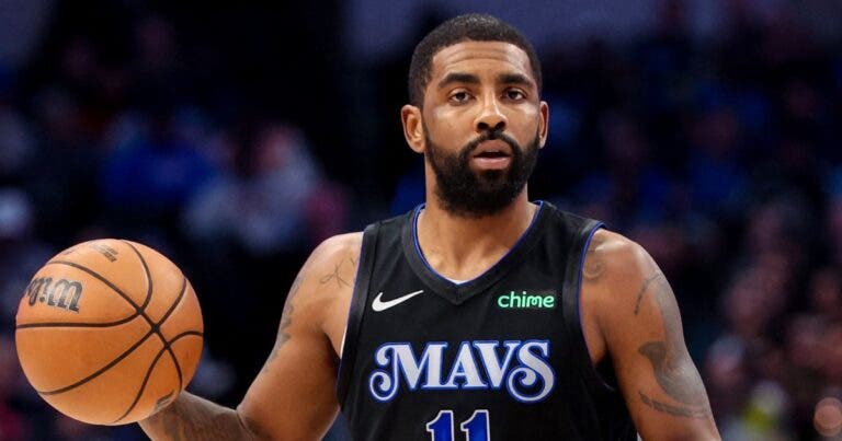 Kyrie Irving sufre una lesión en la rodilla durante el partido de los Mavericks