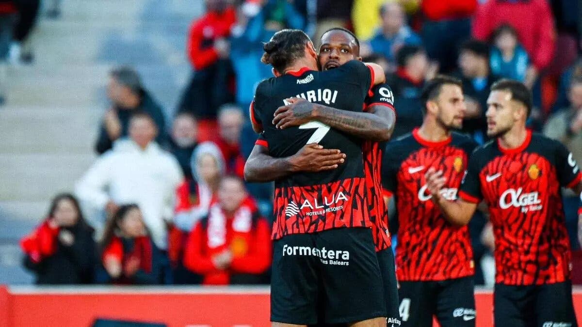 Larin y Muriqui, dupla atacante incompatible