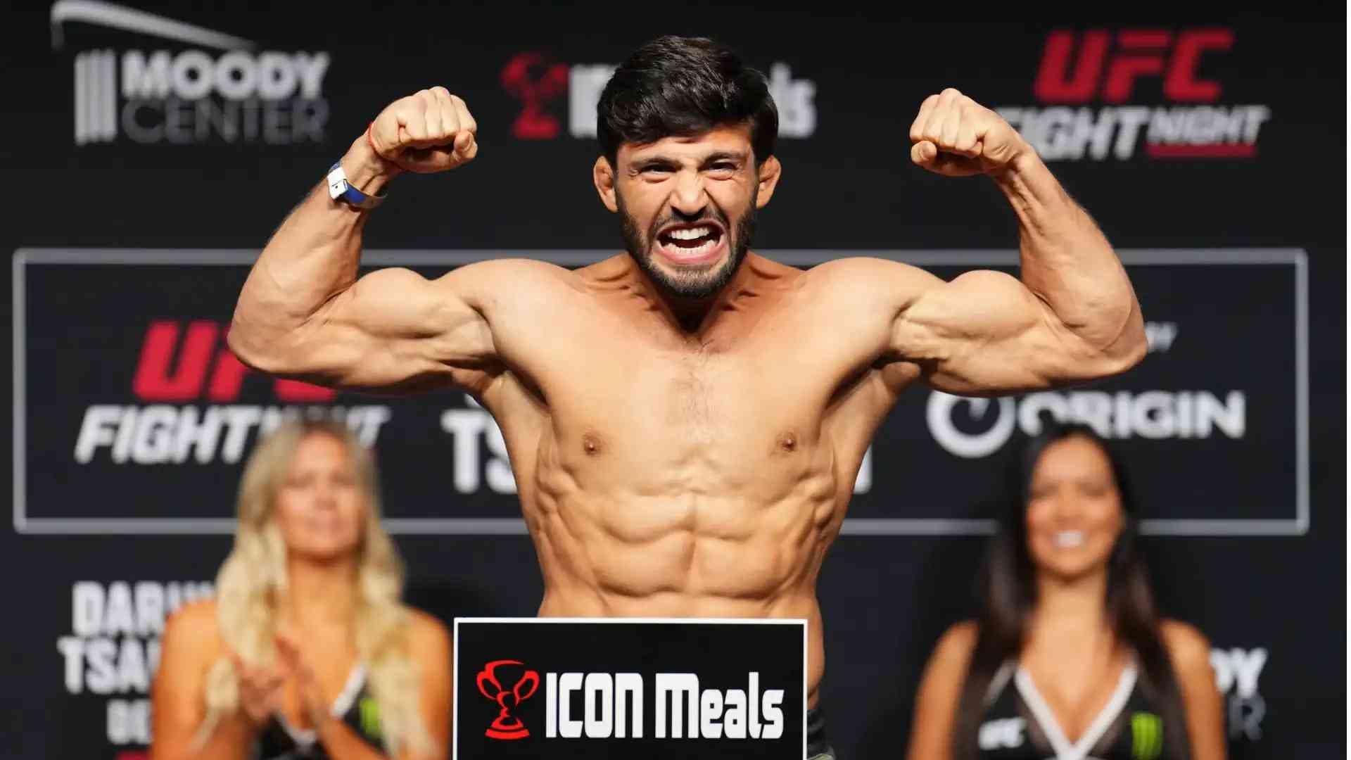 Ilia Topuria peso ligero