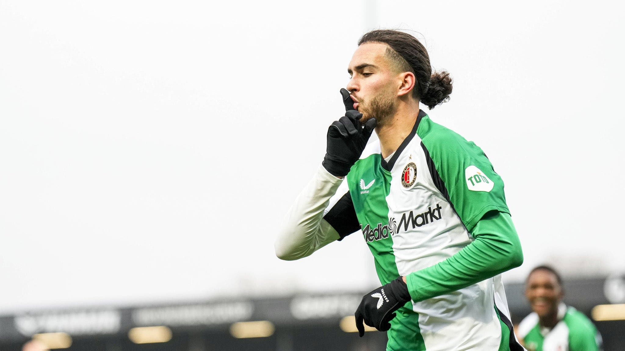 Ramiz Zerrouki: Feyenoord Sevilla Orta