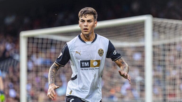 Enzo Barrenechea Valencia Villarreal