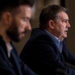 Ron Gourlay y Carlos Corberán durante una rueda de prensa del Valencia CF en Mestalla donde el CEO confirmó la búsqueda de un director deportivo para el mercado español
